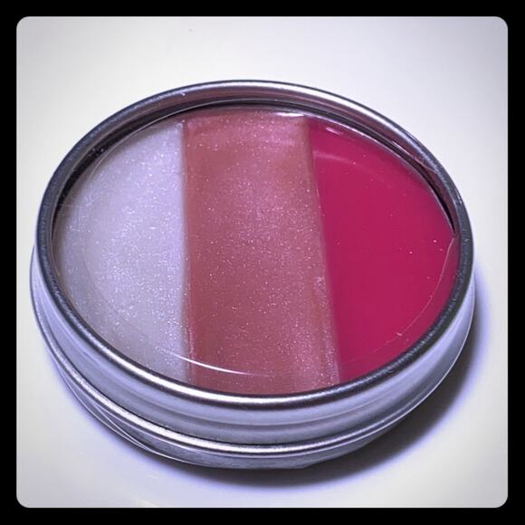 Mary Kate Ashley LIP GLOSS TRIO Rose Petal Pink Cream 3 Colors Tin Compact NEW - Picture 1 of 4